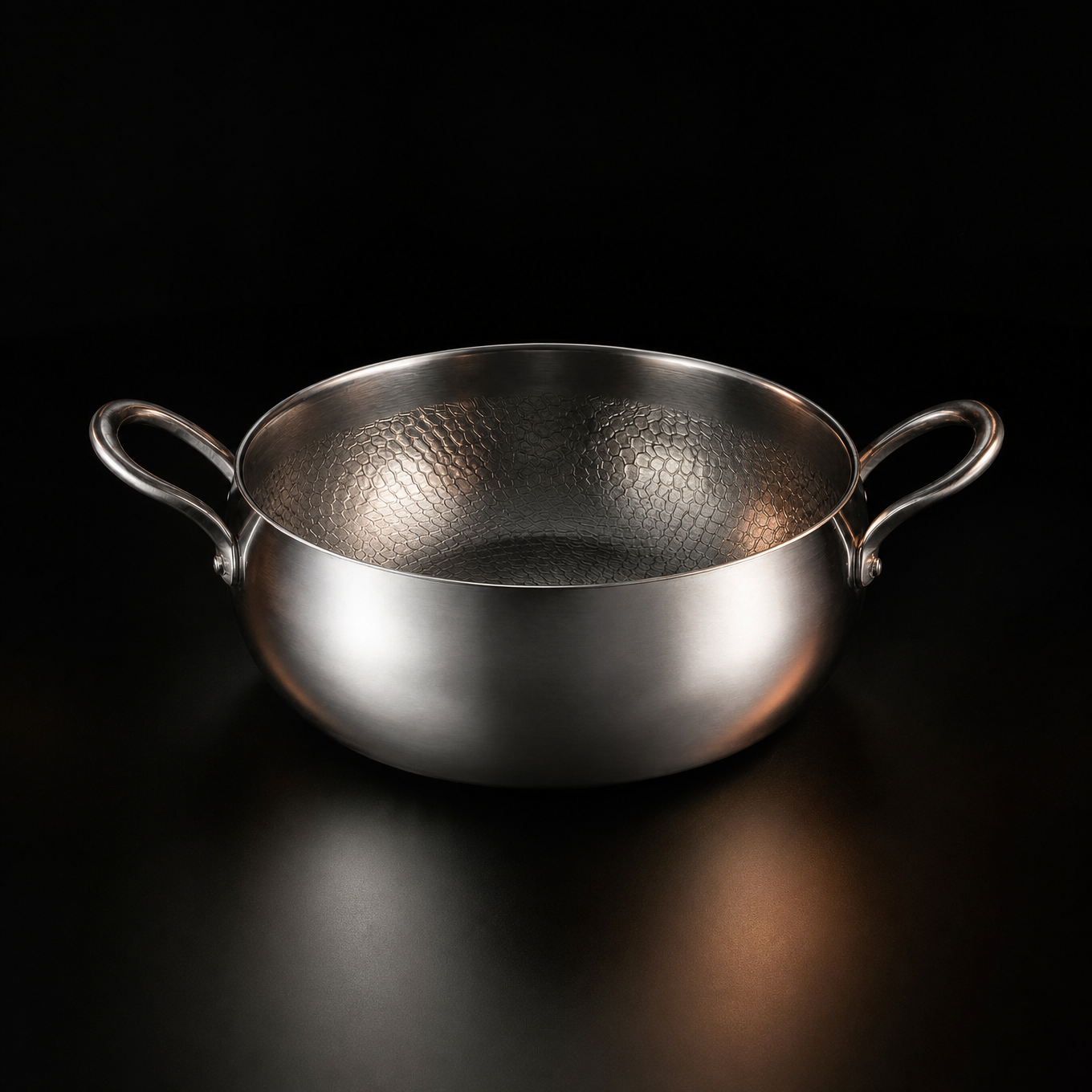 Gehämmerter tiefer Titan-Topf