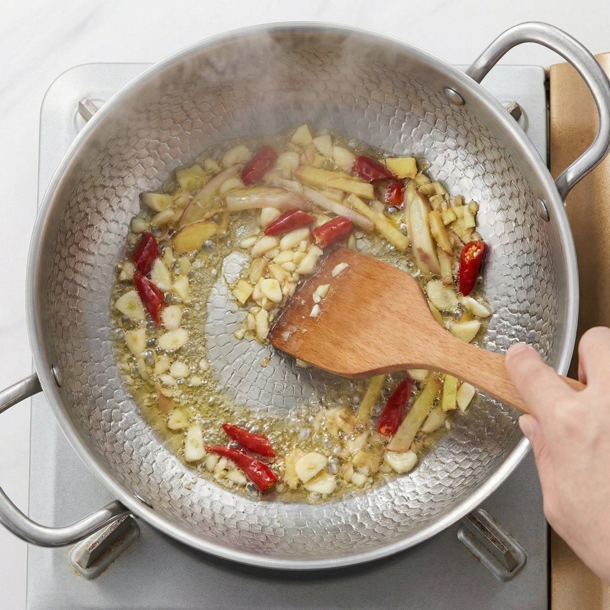 Gehämmerter tiefer Titan-Topf