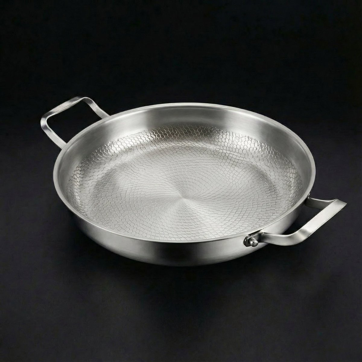 Gehämmertes Titan-Familienset: 4 Pfannen & Küchenutensilien