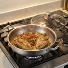 Gehämmerte Titanpfanne mit zwei Griffen